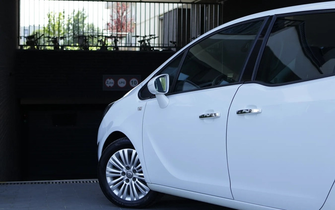 Opel Meriva cena 27900 przebieg: 174111, rok produkcji 2011 z Radom małe 631